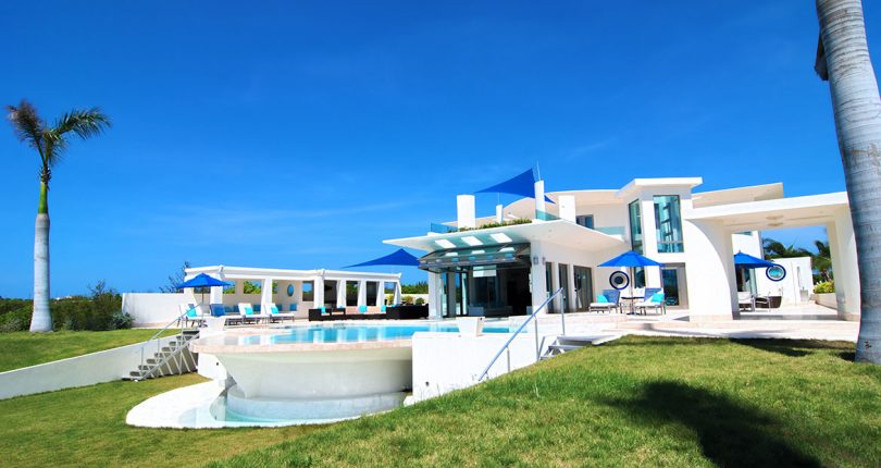 Amazing villa bay front